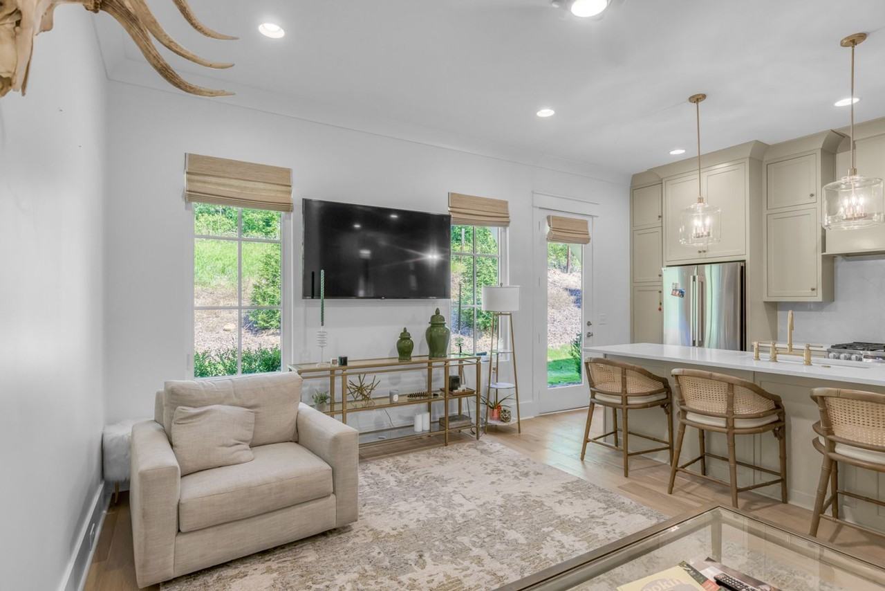2317 Riverwood Dr - Photo 4 of 30