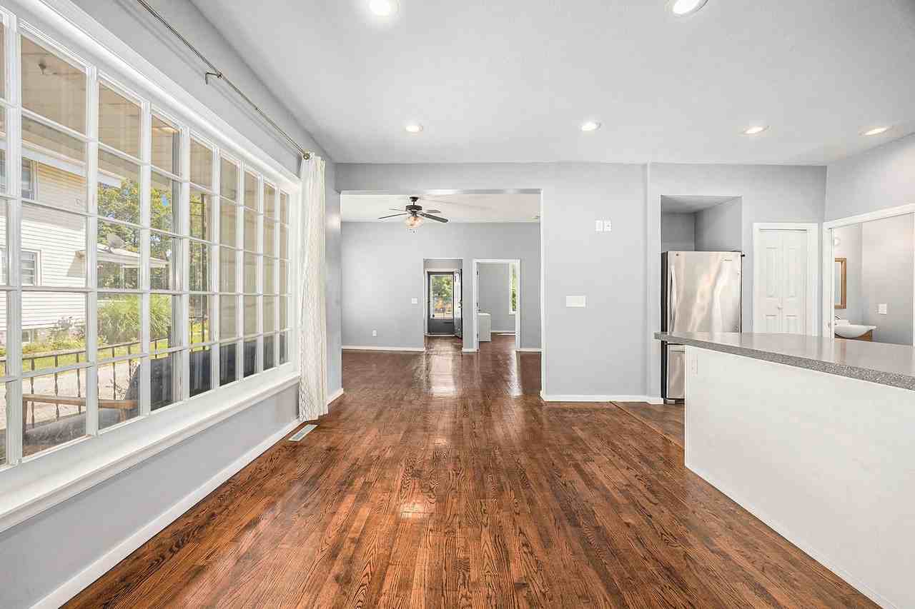 329 Ann St Ne - Photo 2 of 17