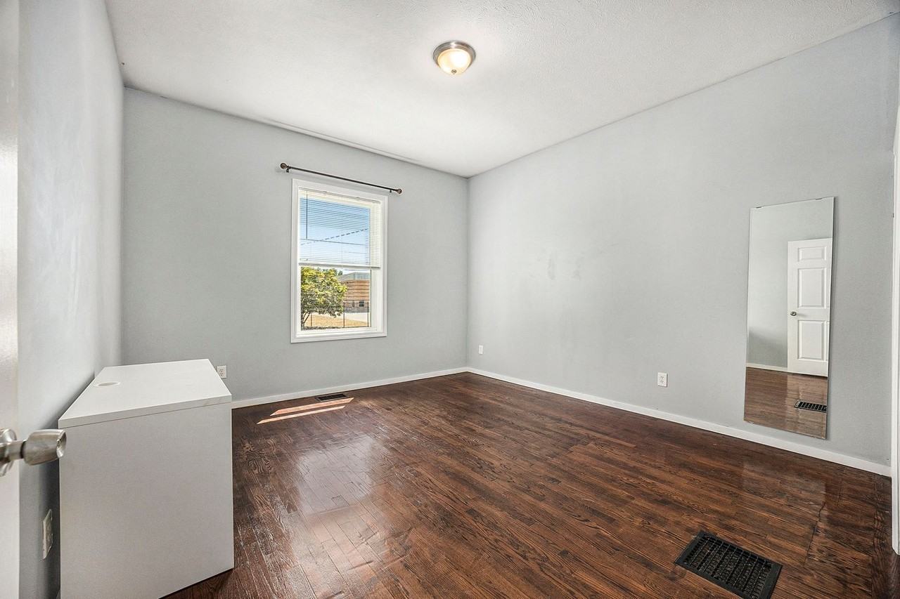 329 Ann St Ne - Photo 4 of 17