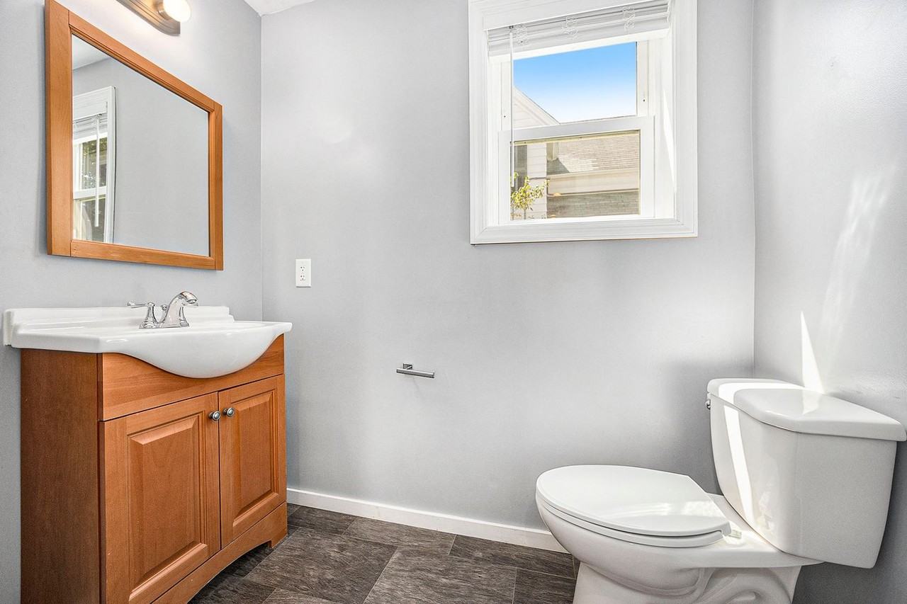 329 Ann St Ne - Photo 7 of 17