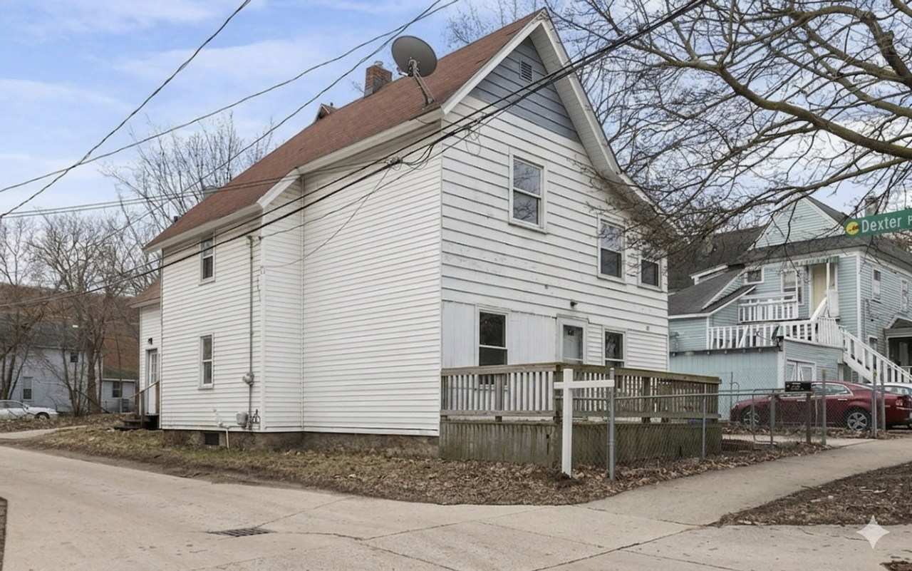 112 Fairbanks St Ne - Photo 2 of 31