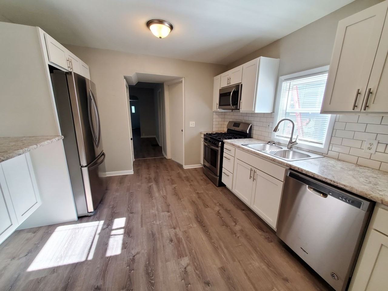 112 Fairbanks St Ne - Photo 4 of 31
