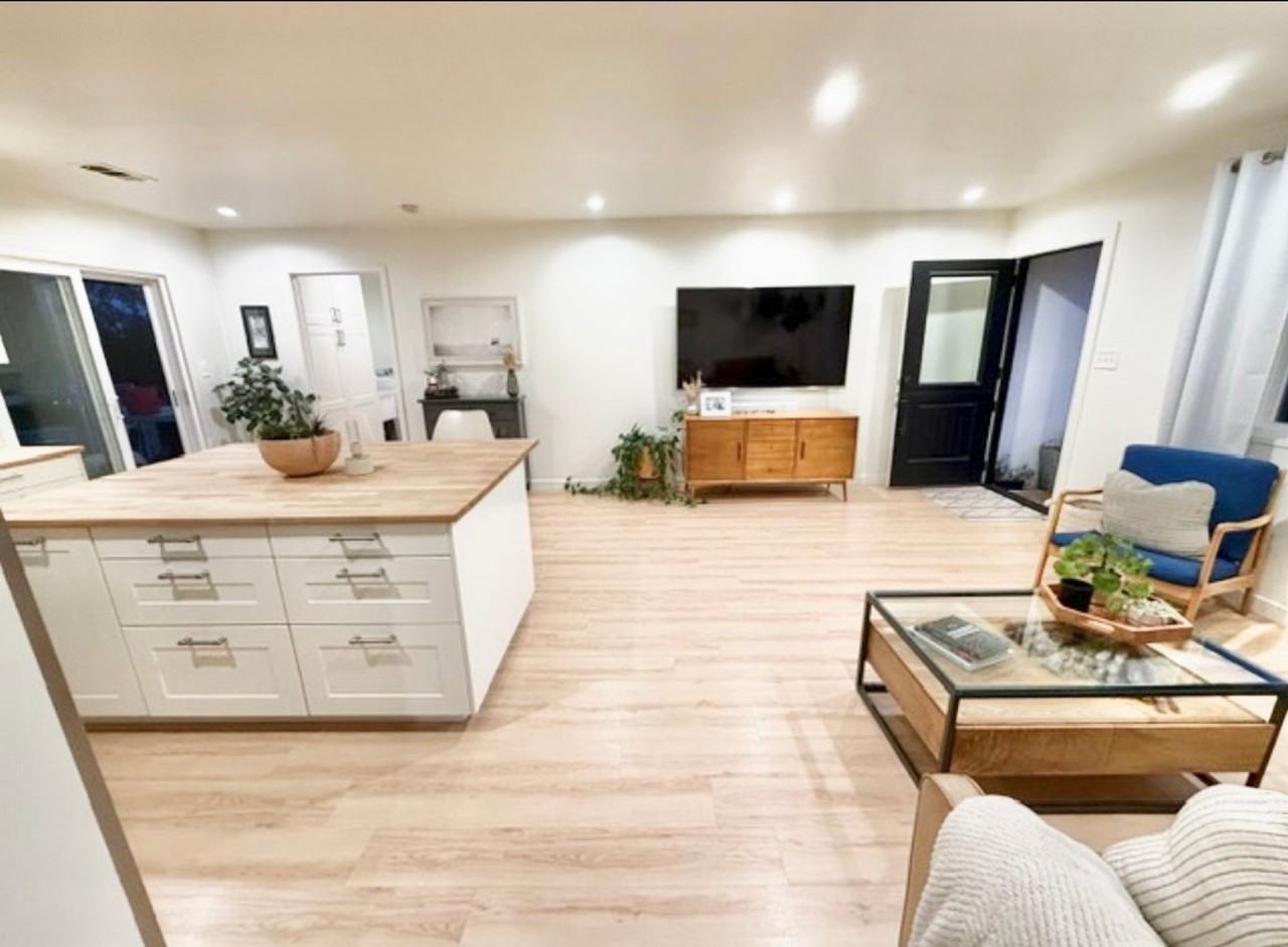 304 Bluff Way - Photo 3 of 27