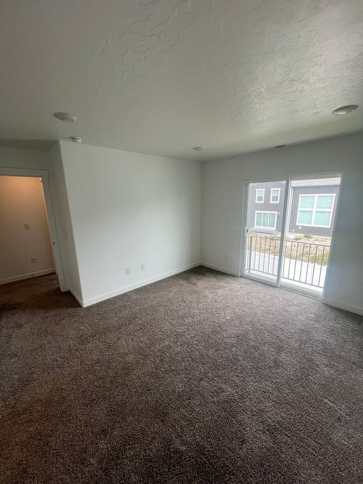 3718 W 930 N - Photo 5 of 18