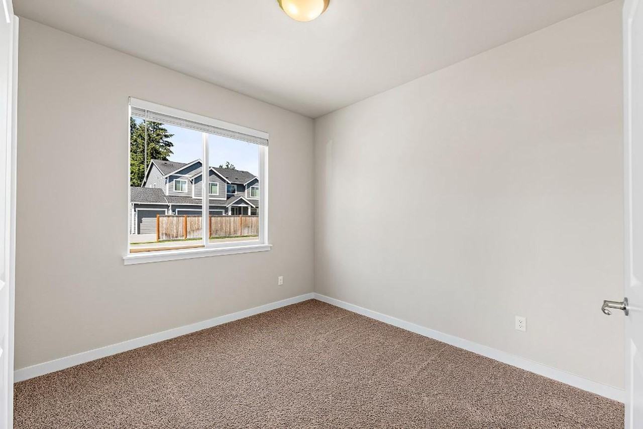15543 Bergh Ct Se - Photo 4 of 47