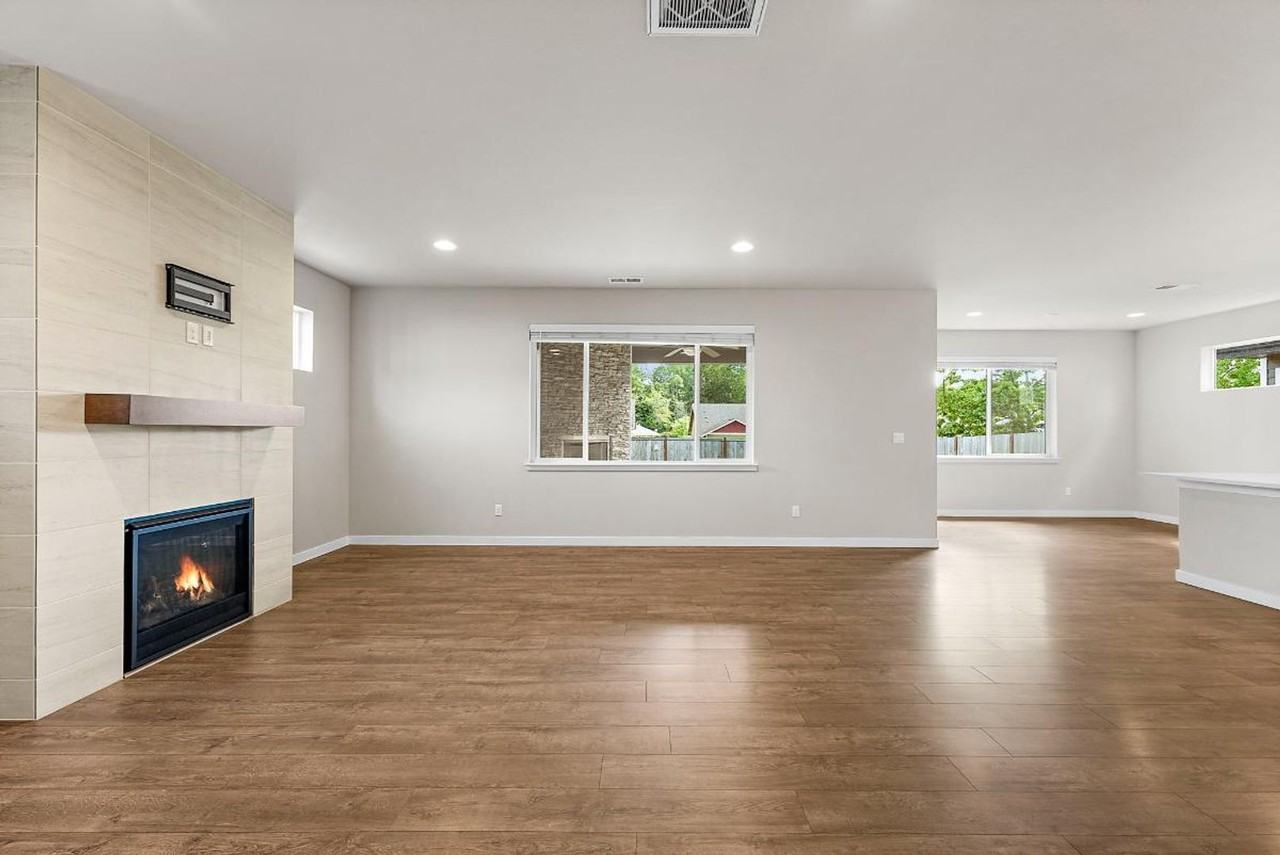 15543 Bergh Ct Se - Photo 6 of 47