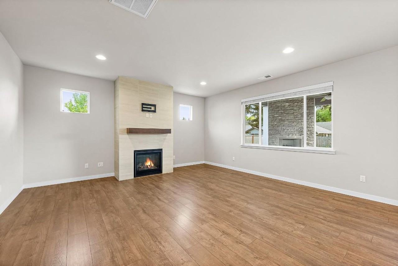 15543 Bergh Ct Se - Photo 7 of 47