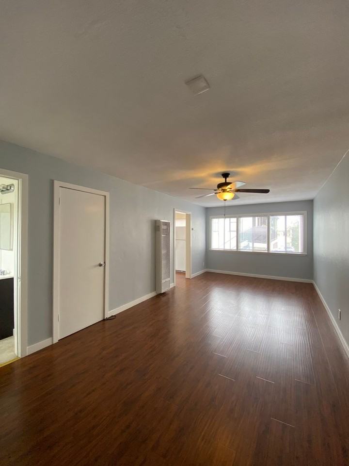 5545 - Photo 2 of 17