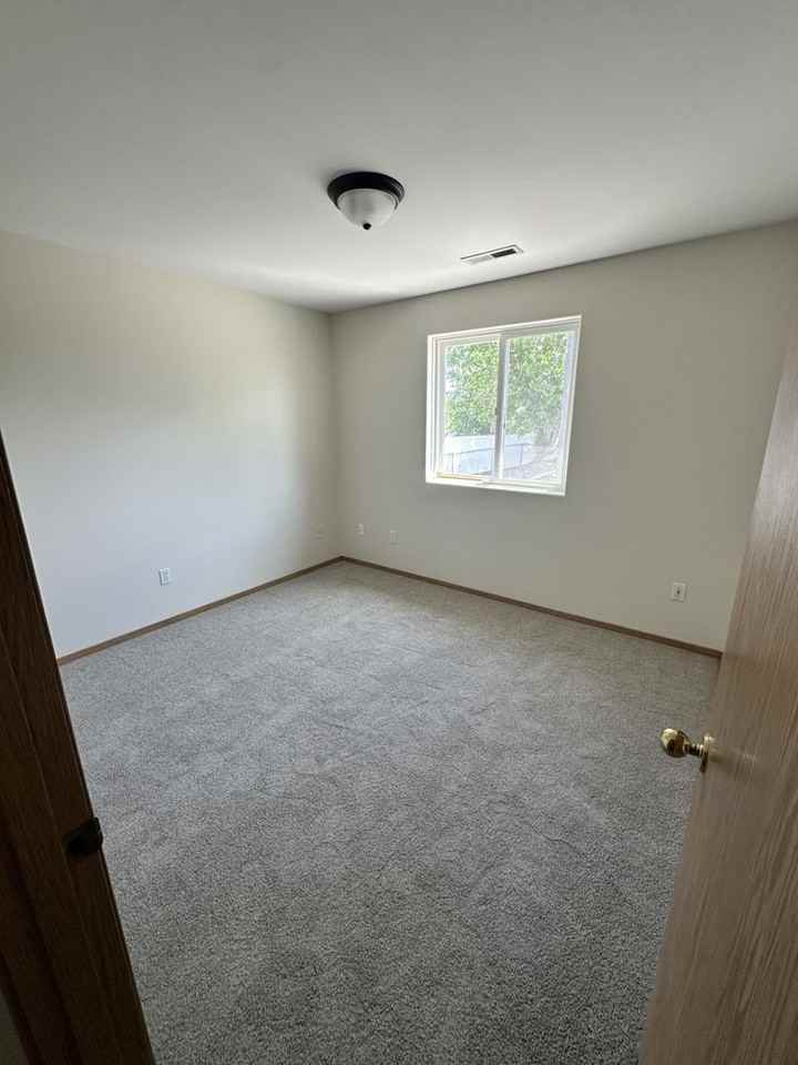 4914 Sinai Dr - Photo 5 of 10