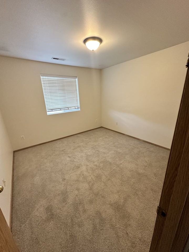 4914 Sinai Dr - Photo 6 of 10
