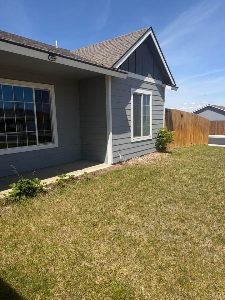 2766 Thrush St - Photo 5 of 42