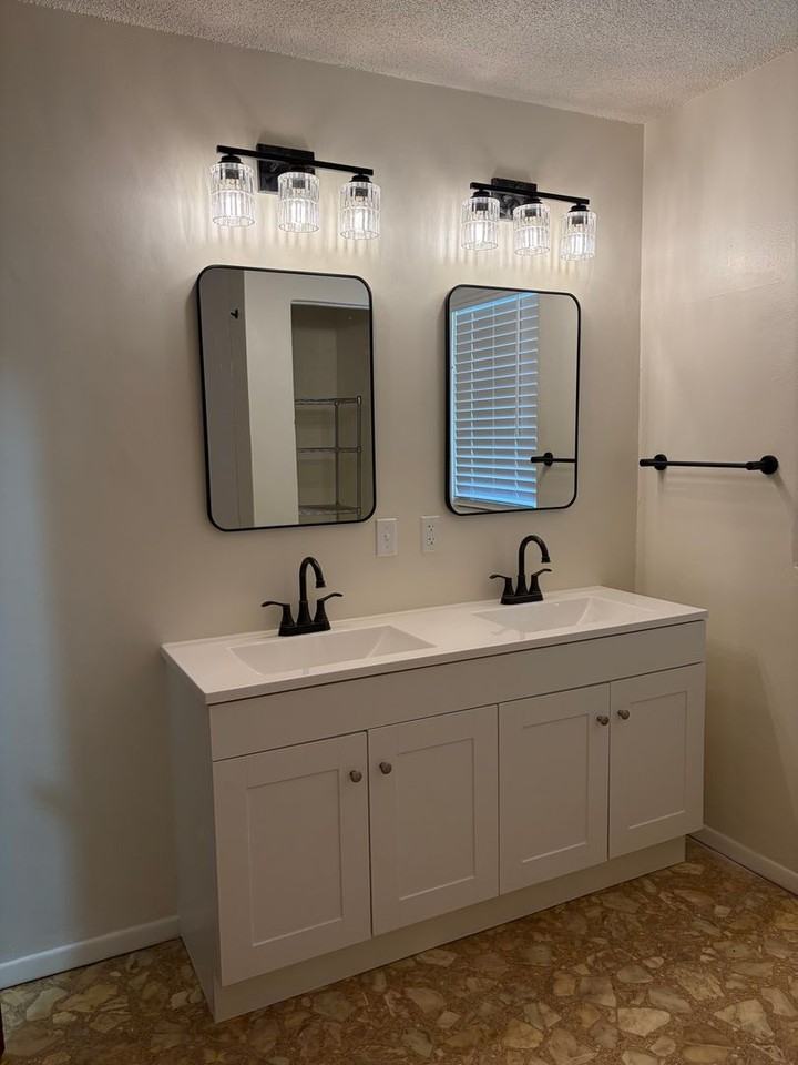 446 S Linden St - Photo 2 of 12