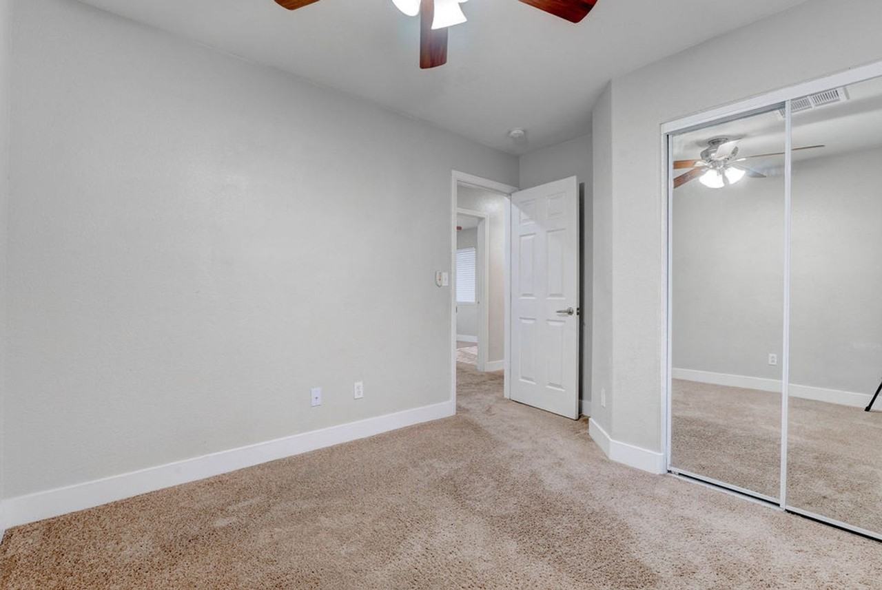 6469 Abbey Door Ct - Photo 3 of 46