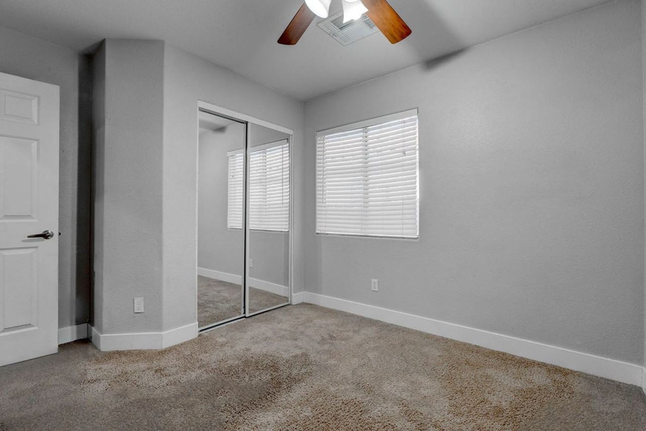 6469 Abbey Door Ct - Photo 4 of 46