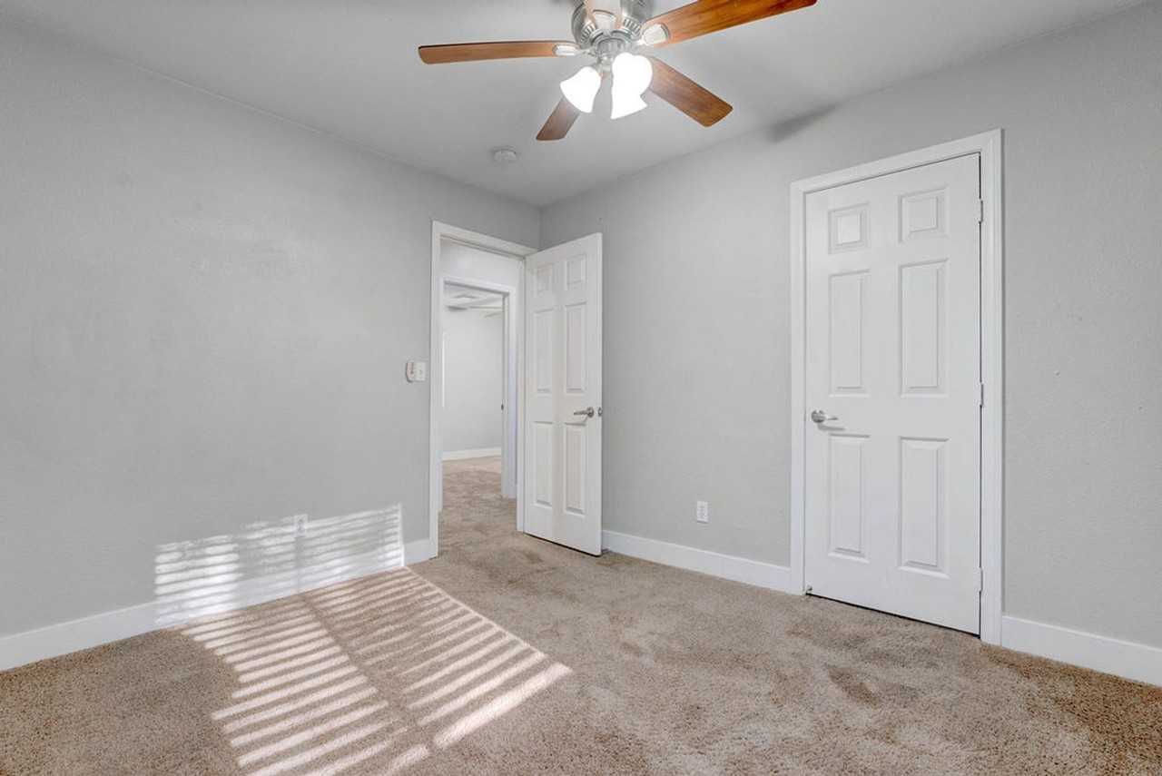 6469 Abbey Door Ct - Photo 7 of 46