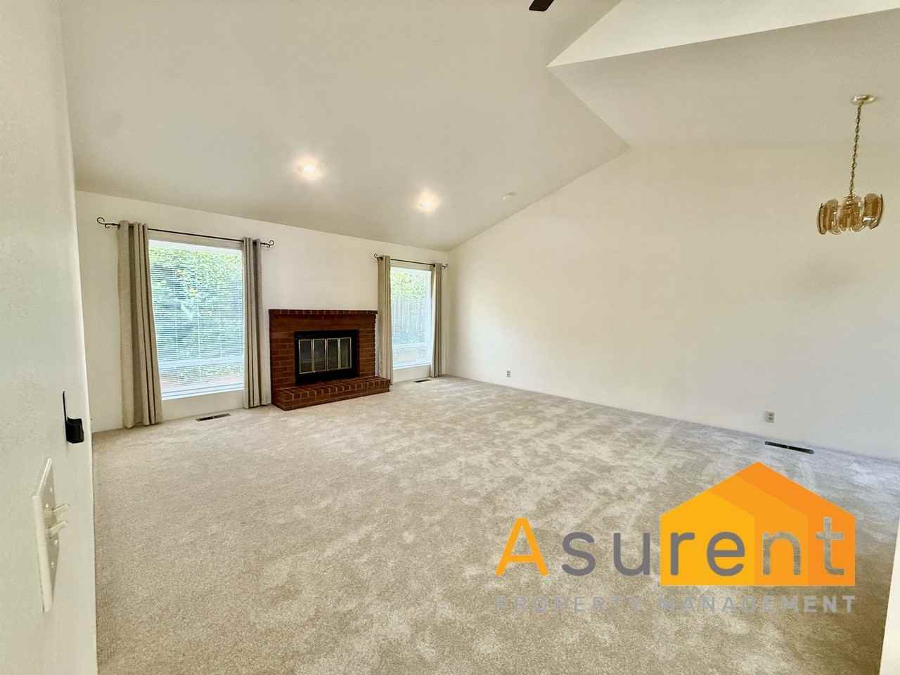 2976 Grizzly Dr - Photo 3 of 18