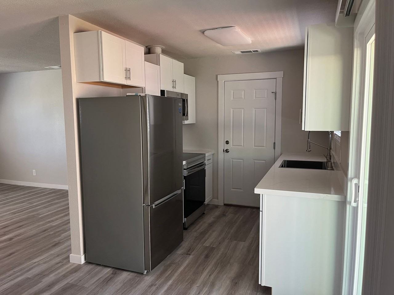 4288 Bradley Dr - Photo 6 of 28
