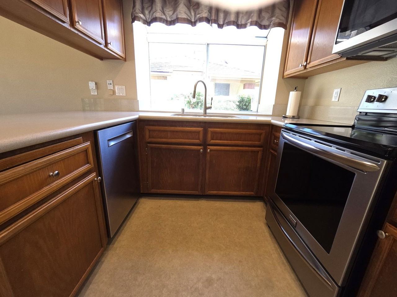 10445 La Vita Ct - Photo 3 of 37