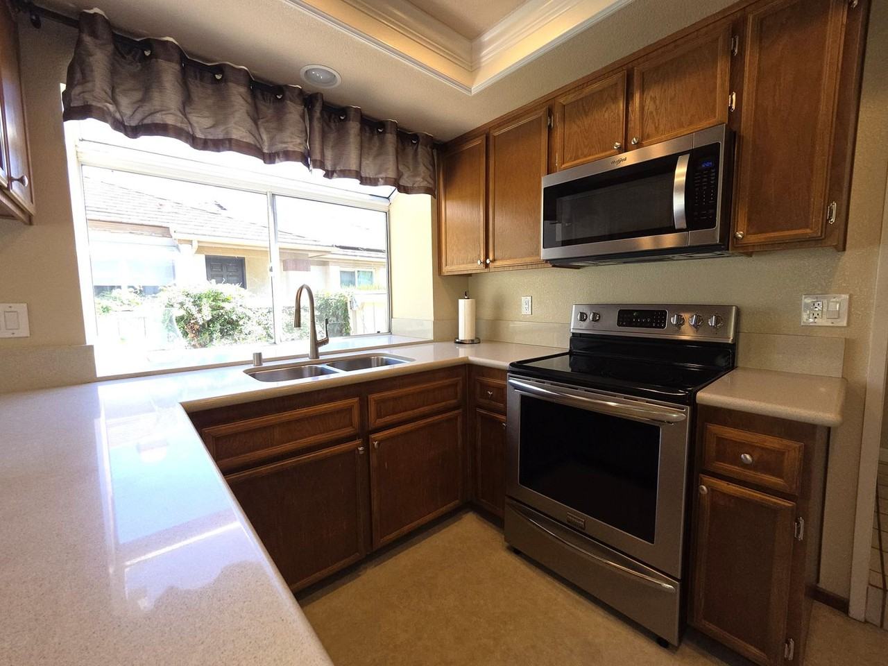 10445 La Vita Ct - Photo 4 of 37