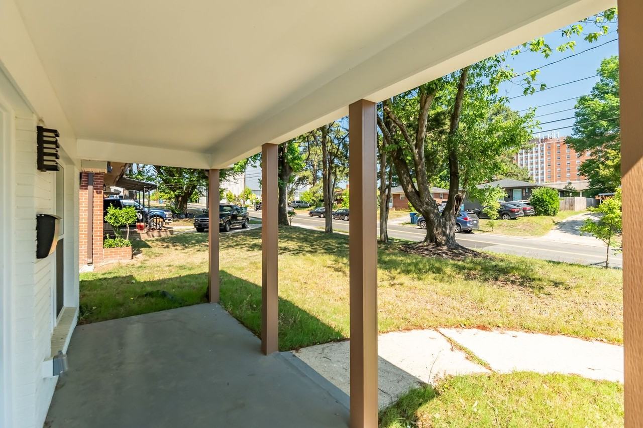 606 Cecil St - Photo 2 of 36