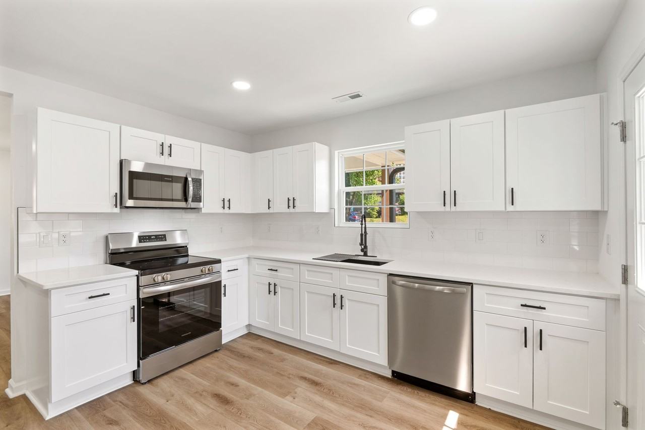 606 Cecil St - Photo 3 of 36