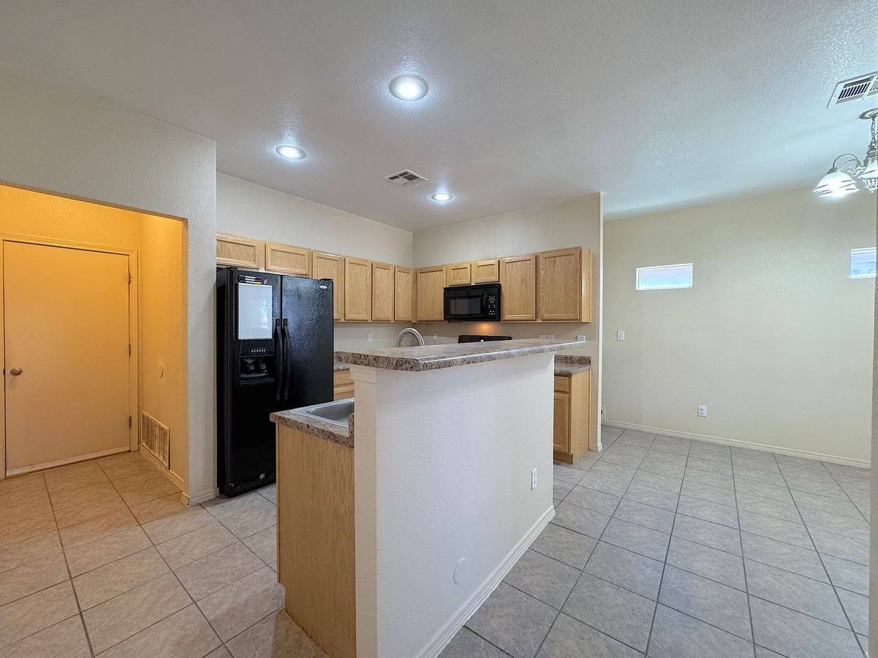 10421 Silvercloud Dr - Photo 7 of 29