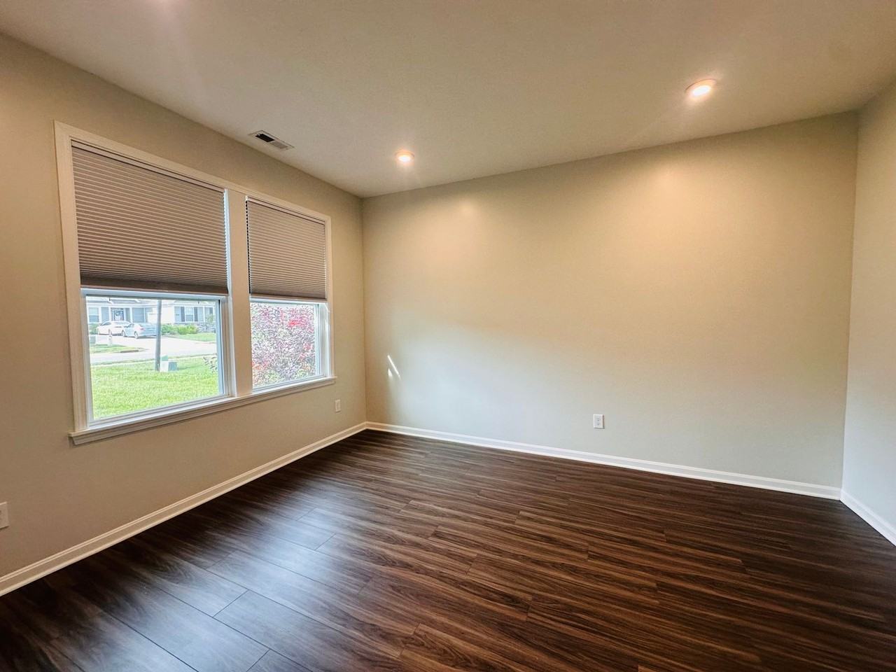546 Williamsburg Dr - Photo 4 of 39