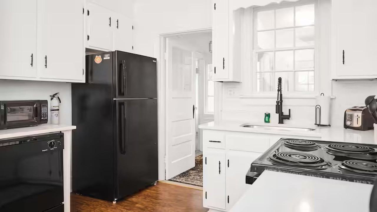 1109 E 69th St - Photo 3 of 7