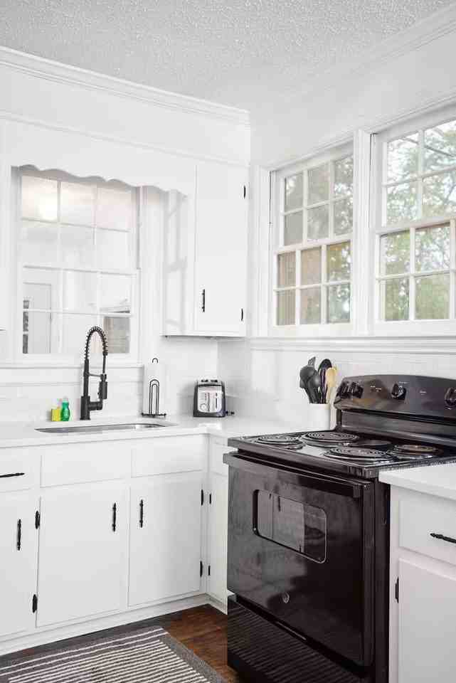 1109 E 69th St - Photo 4 of 7
