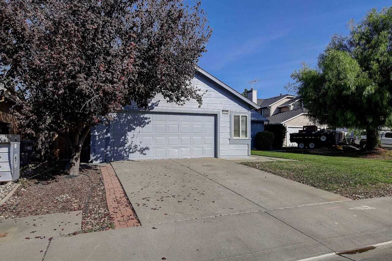 1455 Hoover Ct - Photo 4 of 34