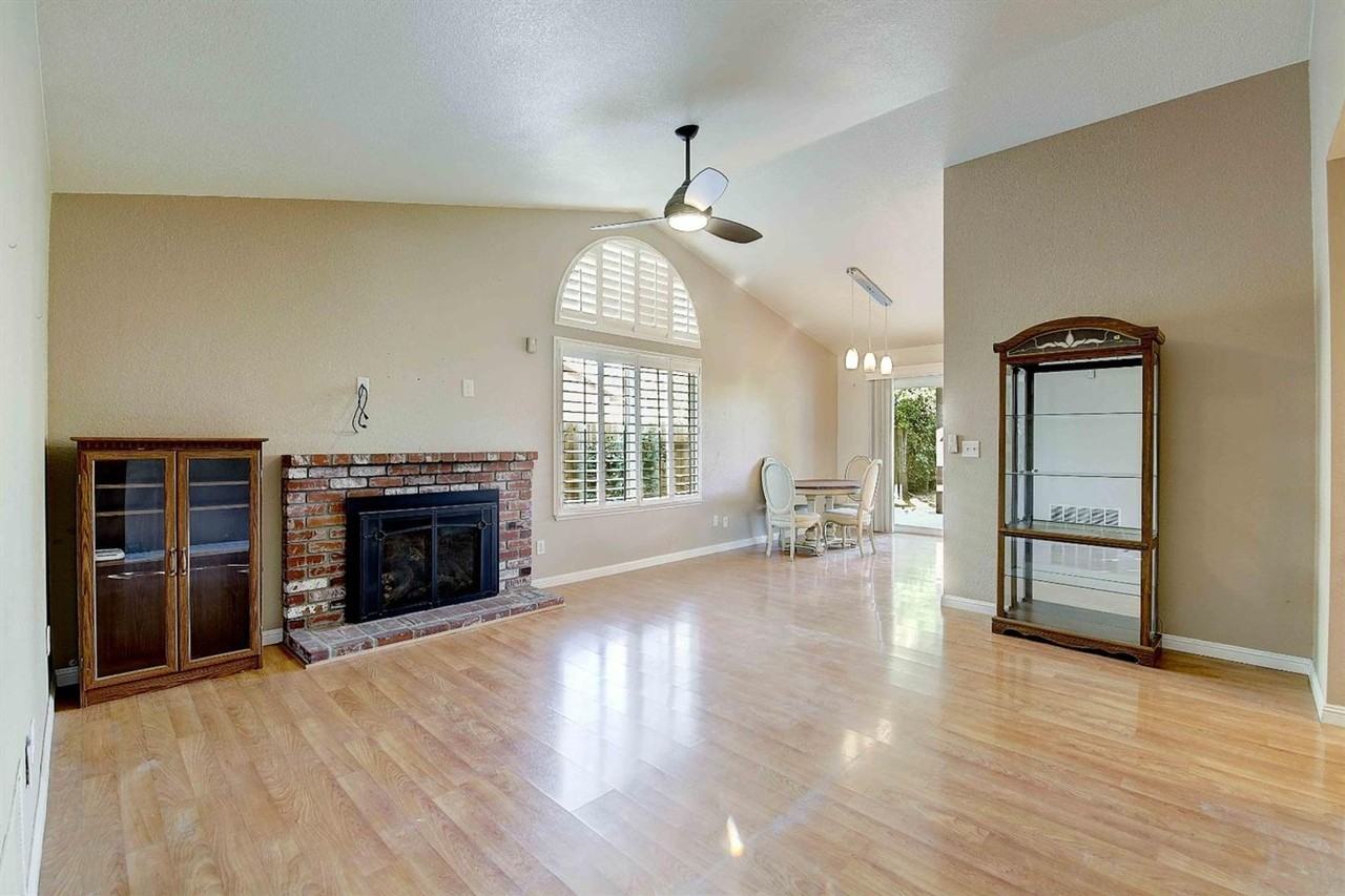 1455 Hoover Ct - Photo 5 of 34
