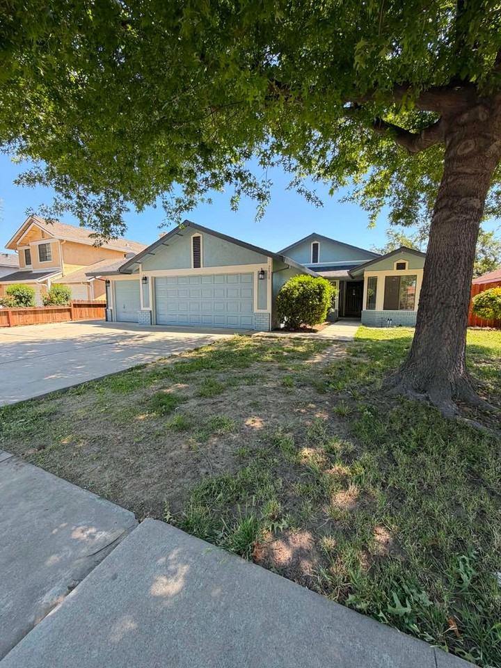 2808 Canyon Dr - Photo 2 of 39