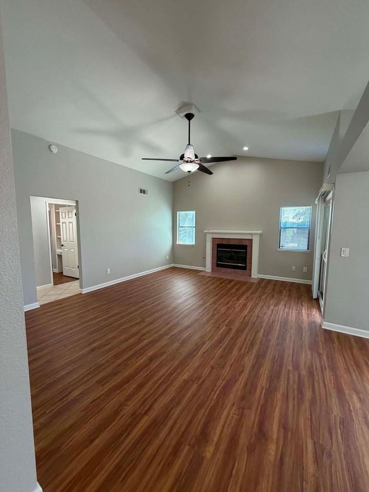 2808 Canyon Dr - Photo 3 of 39