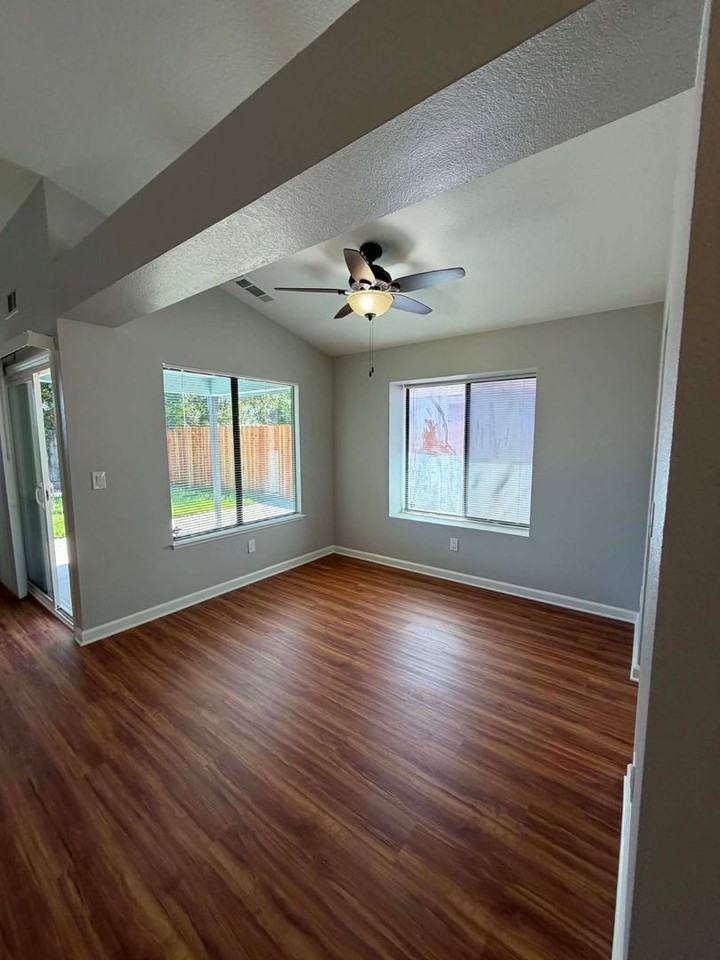 2808 Canyon Dr - Photo 4 of 39