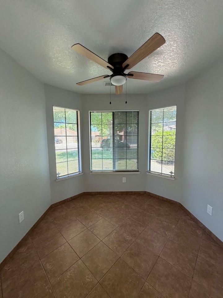 2808 Canyon Dr - Photo 6 of 39