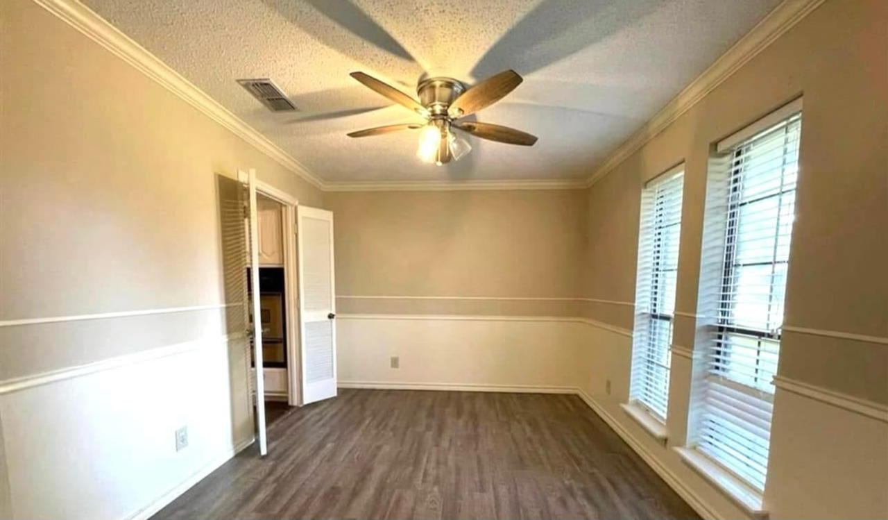 42 Lanshire Dr - Photo 2 of 7