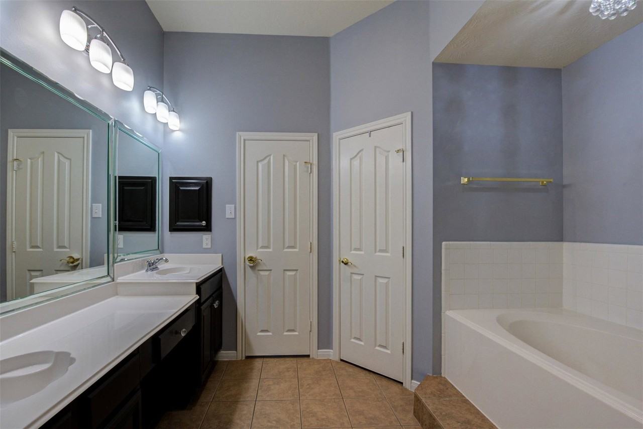 Kerr Ln - Photo 6 of 8