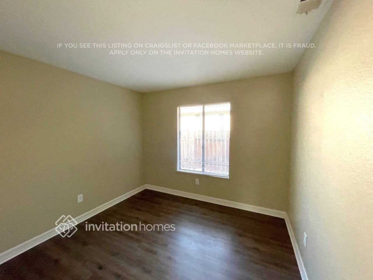 22802 Springdale Dr - Photo 4 of 10