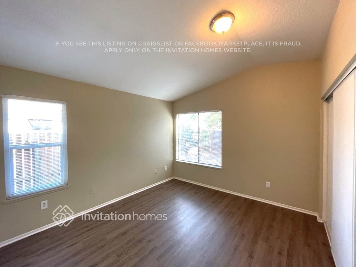 22802 Springdale Dr - Photo 6 of 10