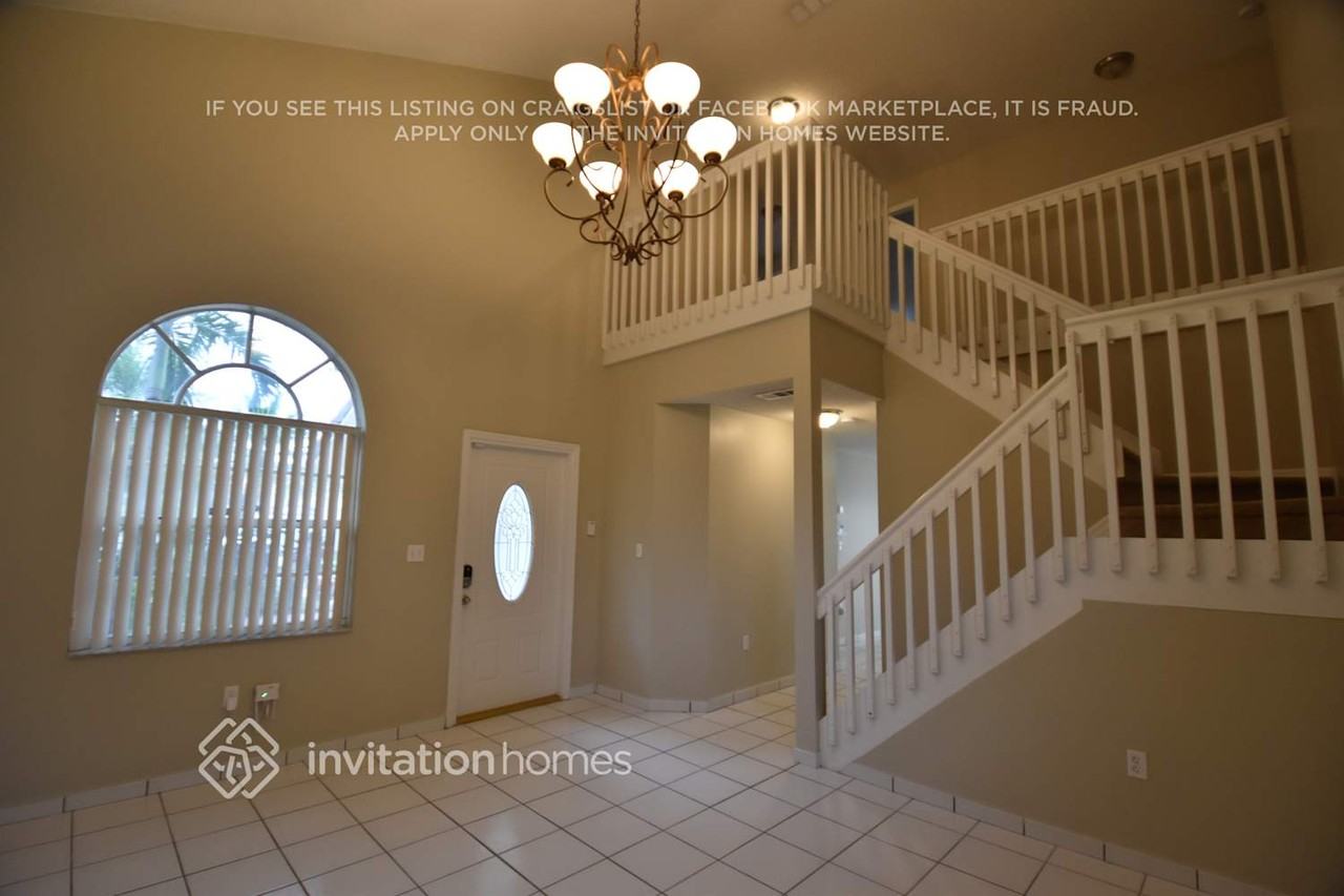 621 Sw 176th Ave - Photo 2 of 8