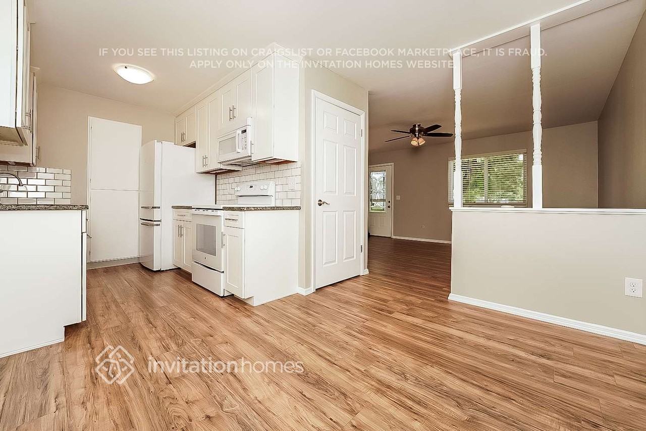 10530 W 106th Pl - Photo 5 of 15