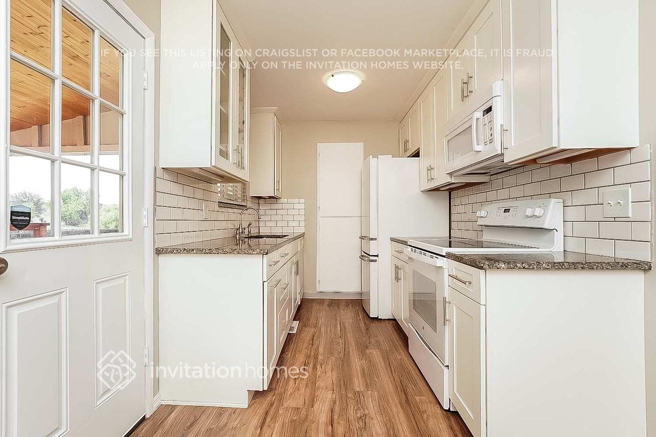 10530 W 106th Pl - Photo 7 of 15