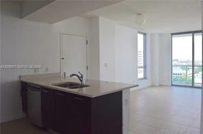 389 Ne 24th St - Photo 5 of 8