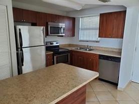 561 Ne 30th Ter - Photo 1 of 1