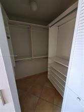 561 Ne 30th Ter - Photo 4 of 8