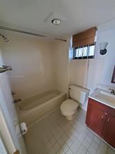 561 Ne 30th Ter - Photo 5 of 8
