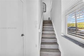 2981 Crestwood Ter - Photo 3 of 8