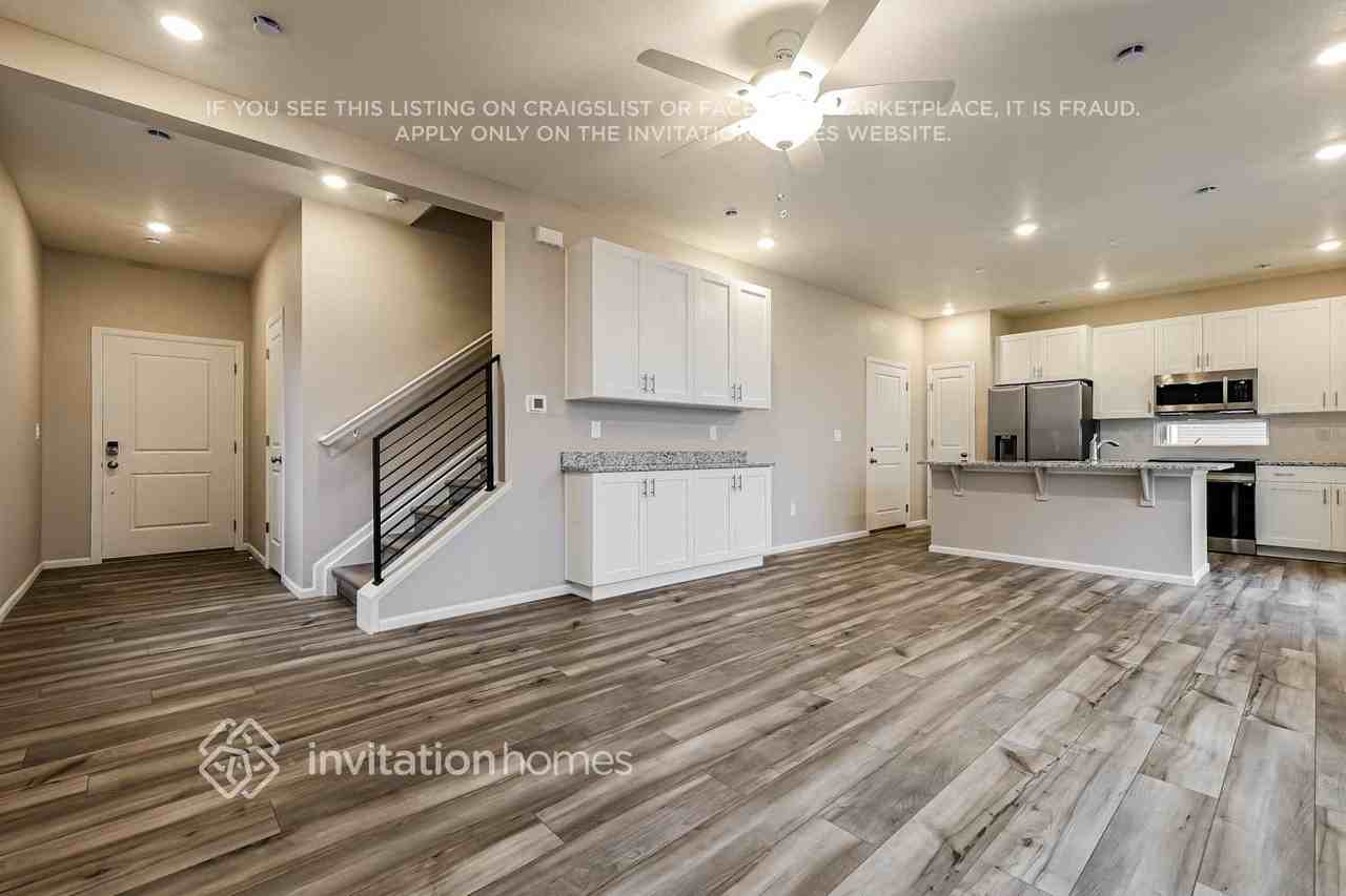 3377 Streamwood Dr - Photo 5 of 18
