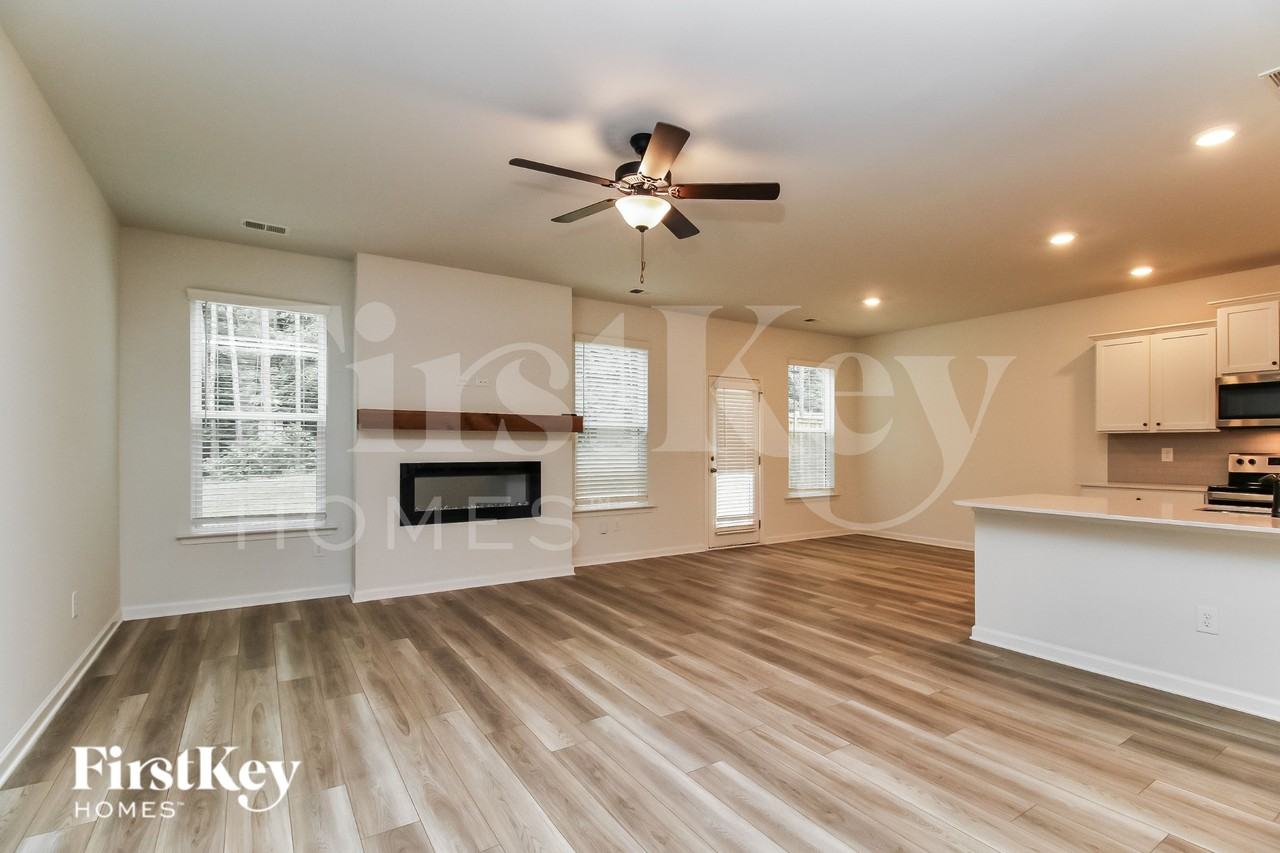 75 Tulip Dr - Photo 2 of 19