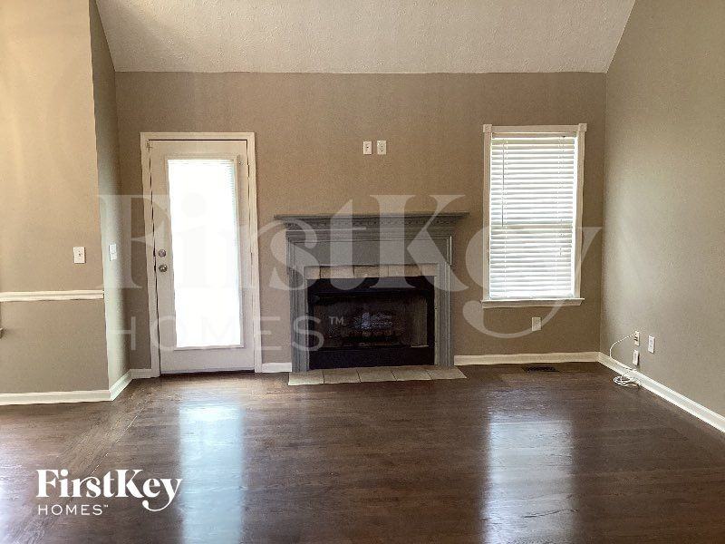 369 Chippen Ct - Photo 2 of 10